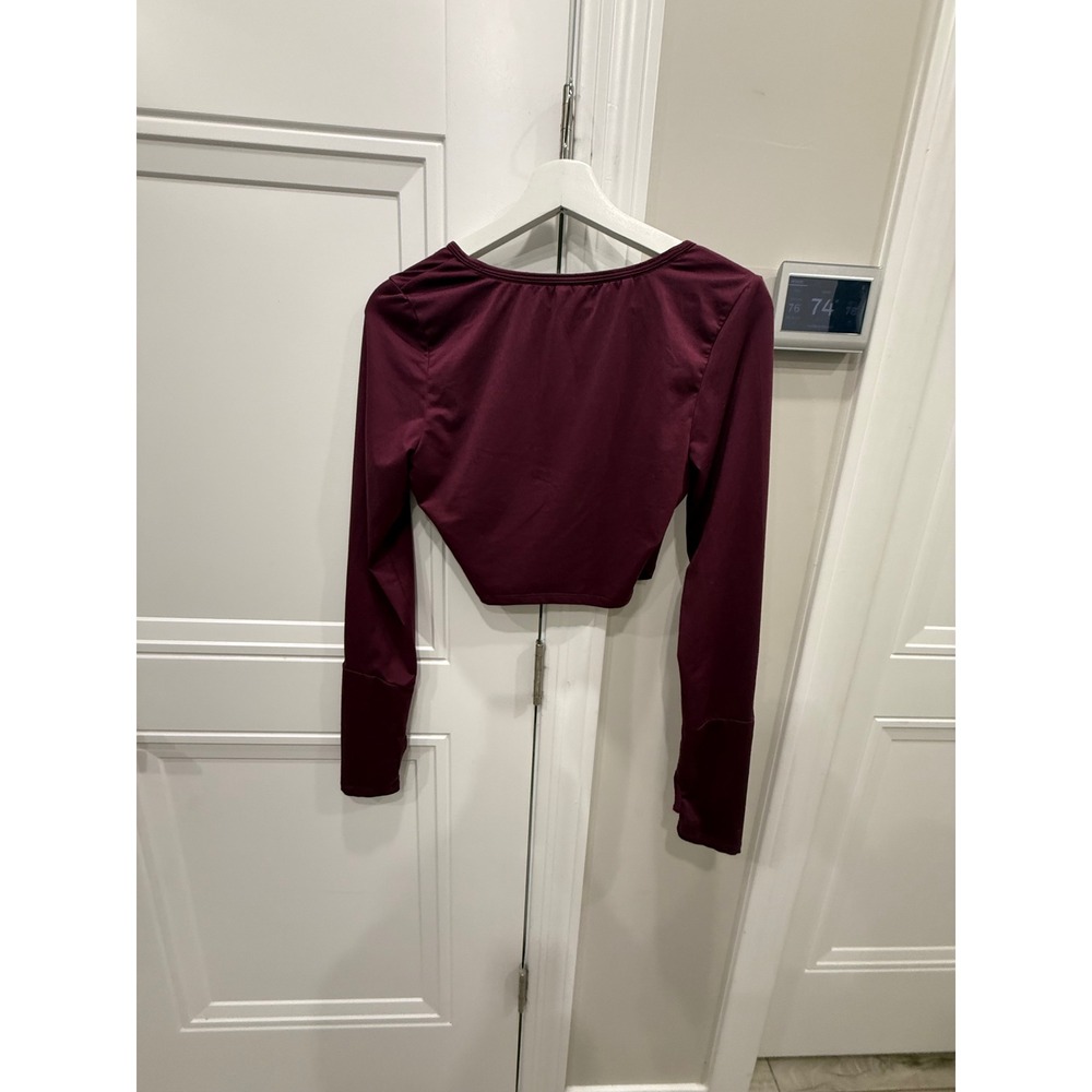 Gymshark Burgundy Long Sleeve Crop Top Thumbholes Athletic Athleisure Womens - Picture 9 of 10